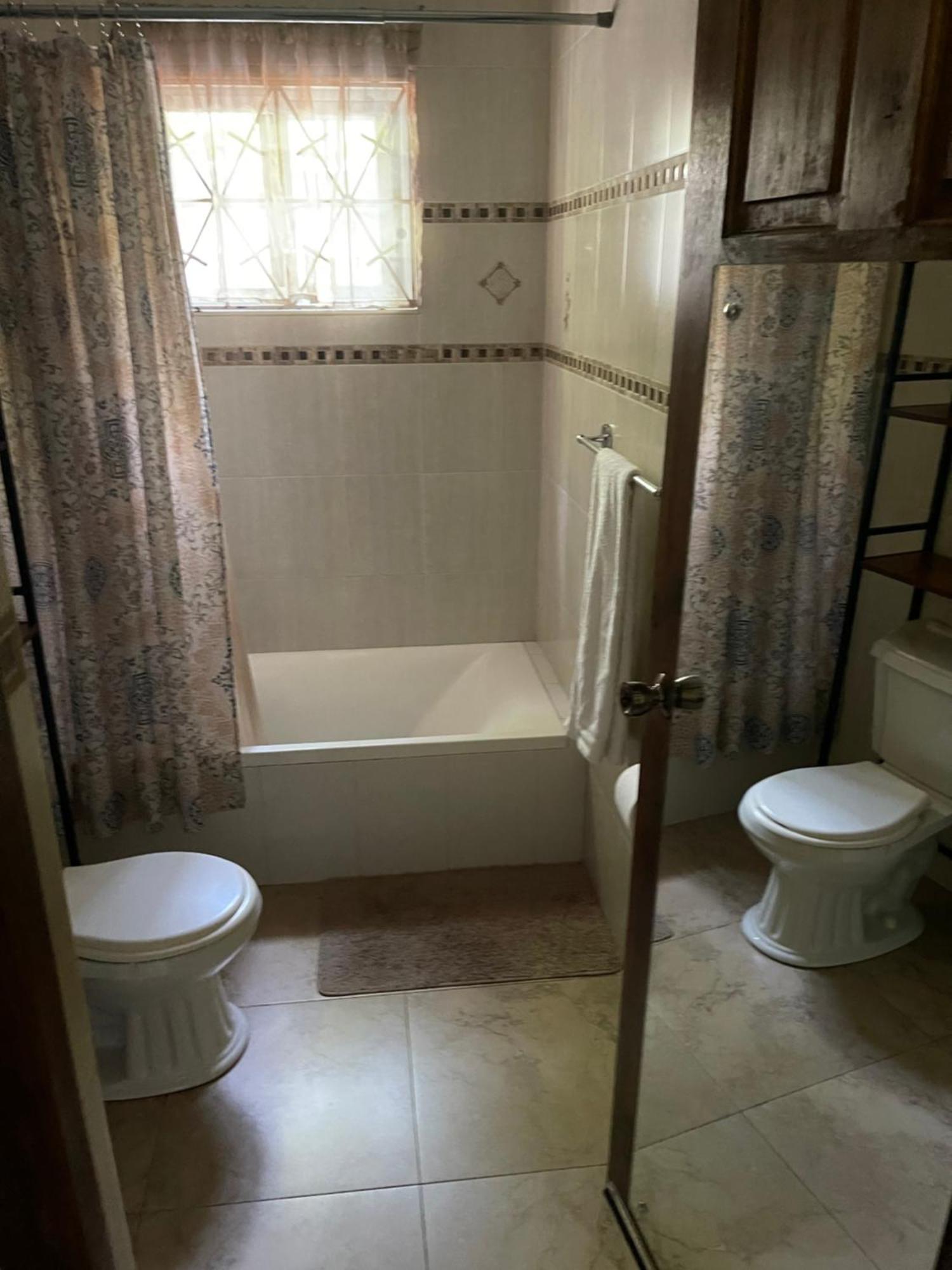 Le Quad - One Bedroom & Studio Apt - Private, Spacious & Secured Kingston Ngoại thất bức ảnh